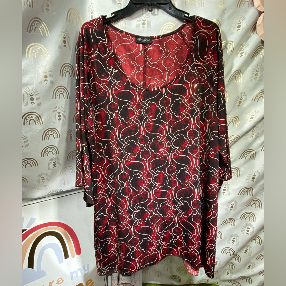 Brittany Black Crimson and Ivory Design